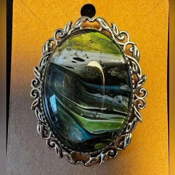 Handmade Brooch - Picture 1 of 3